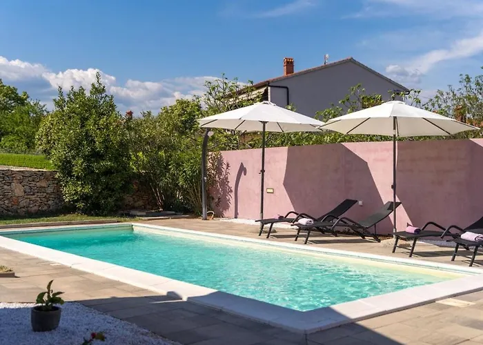 Lilly Comfortable Vakantiehuis Rakalj