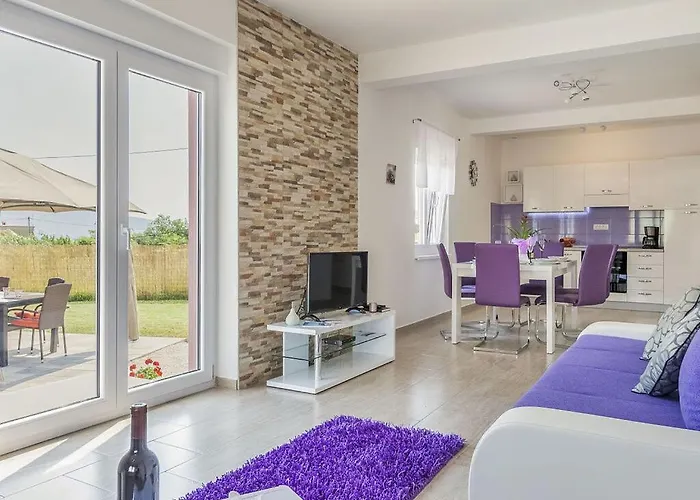 Lilly Comfortable Vakantiehuis Rakalj
