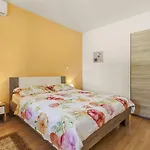 Lilly Comfortable Дом отдыха Rakalj