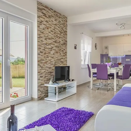Lilly Comfortable Holiday home Rakalj