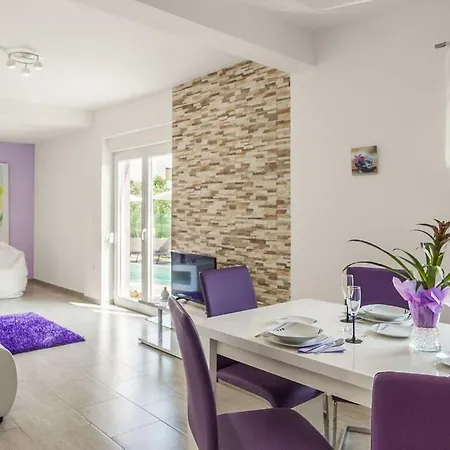 Lilly Comfortable Holiday home Rakalj