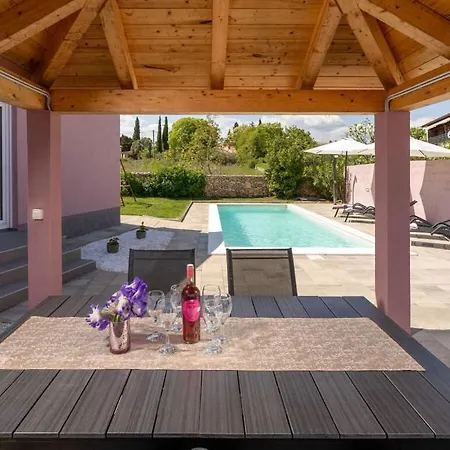 Lilly Comfortable Holiday home *